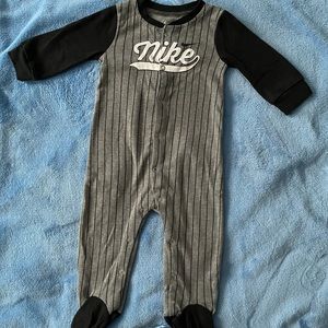 ‼️SOLD‼️Nike baby onesie 🖤